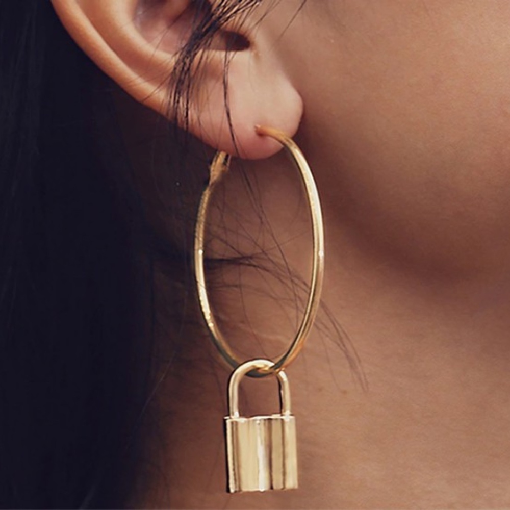 Lock Pendant Necklace - Picture 5 of 6